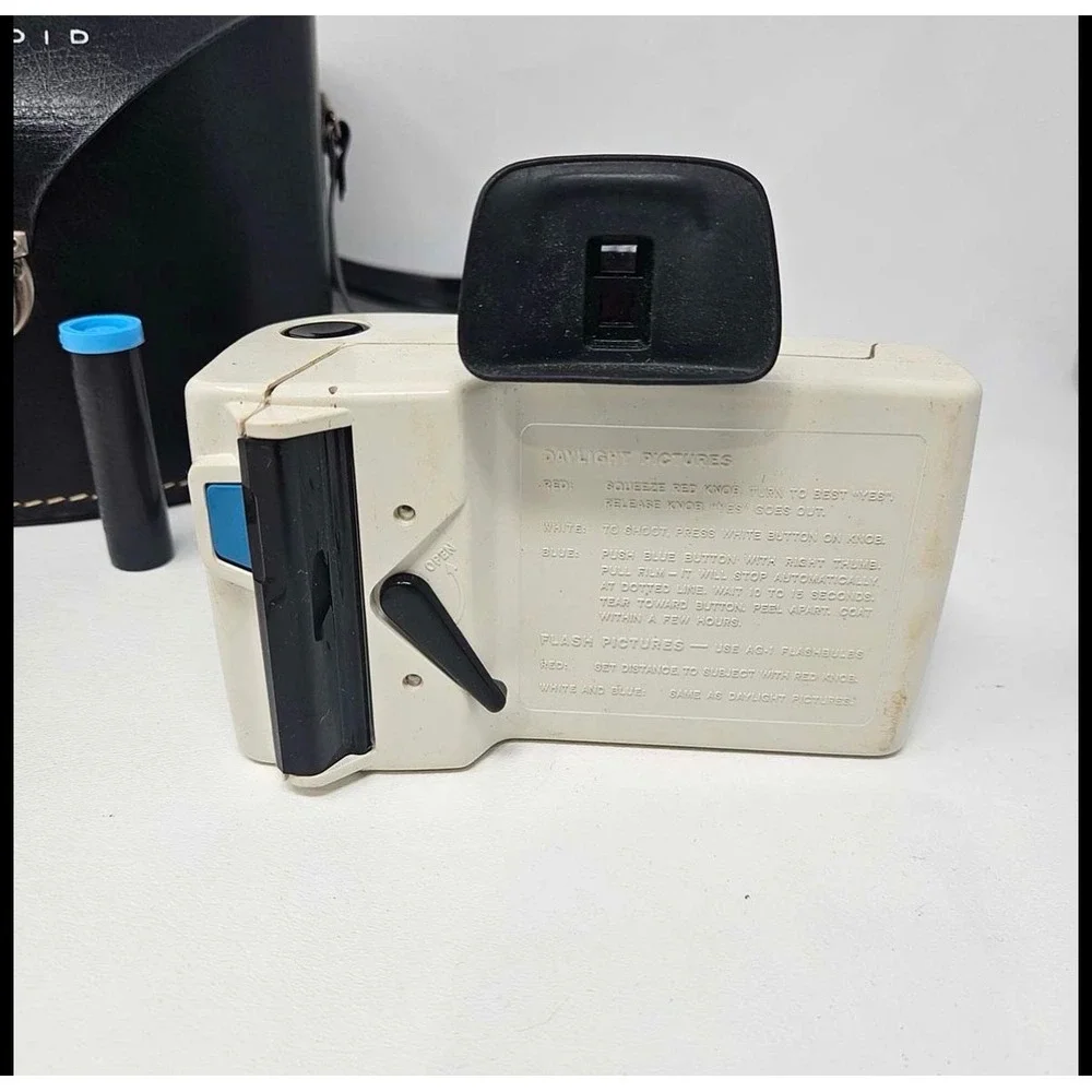 Polaroid Swinger Model 20 Land Camera with Carryall Case 320 and Manual‎ Vintage